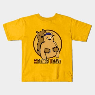 2 bears hugging Kids T-Shirt